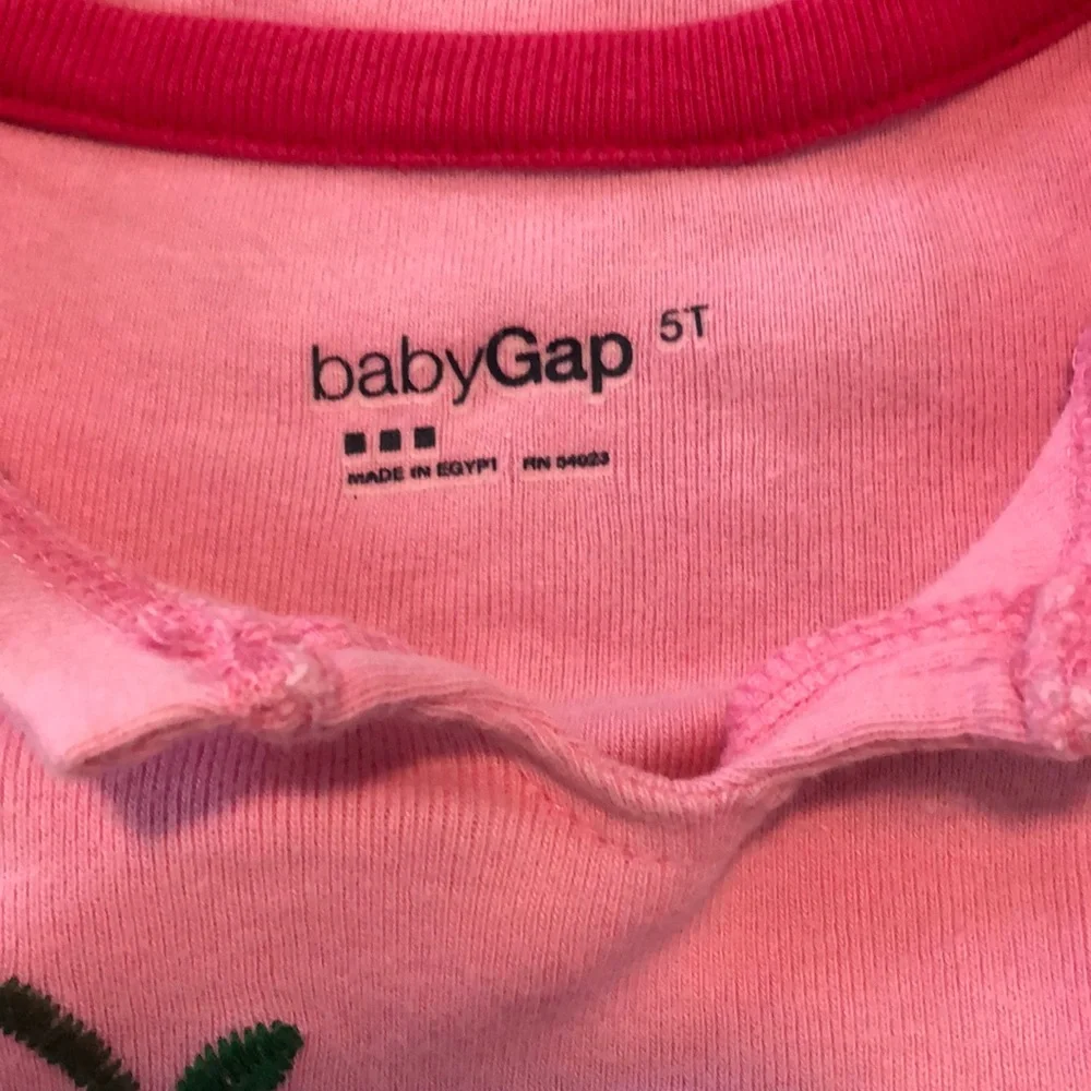 BabyGap Short Sleeve Apple Graphic Tee in Pink Size 5T